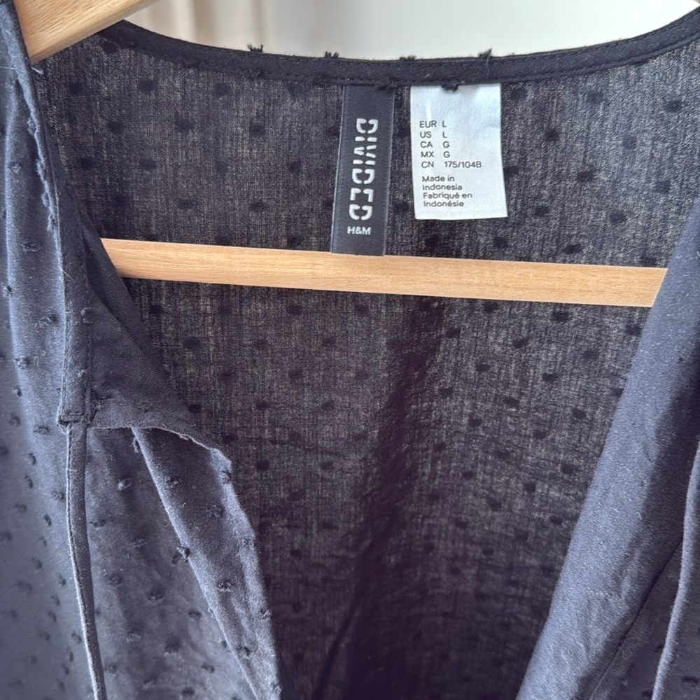 H&M Black Textured Blouse Size L - Picture 7 of 11